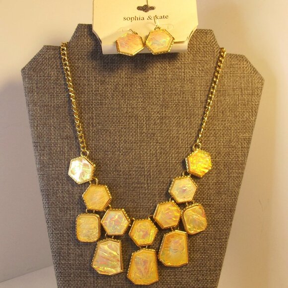 Sophia & Kate Matching Bib Necklace & Pierced Earrings New on Card - Picture 1 of 7